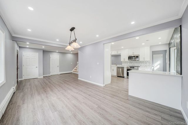 1 Yardley Lane, Nesconset, NY 11767