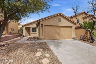690 W Desert Blossom Drive, Green Valley, AZ 85614