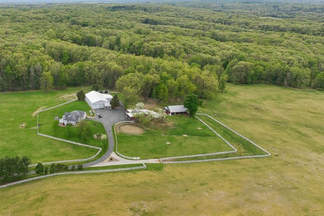 65650 Dailey Road, Edwardsburg, MI 49112