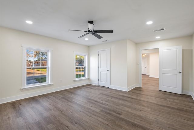 210 Lynnwood Dr, Houma, LA 70360