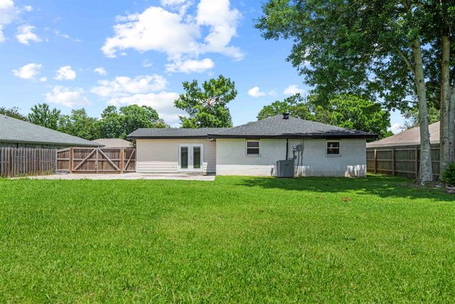 210 Lynwood Drive, Houma, LA 70360