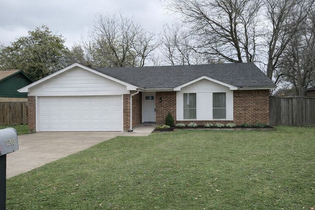 1205 Augusta Road, Benbrook, TX 76126