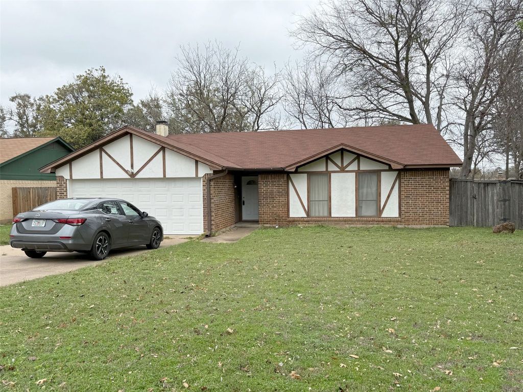 1205 Augusta Road, Benbrook, TX 76126