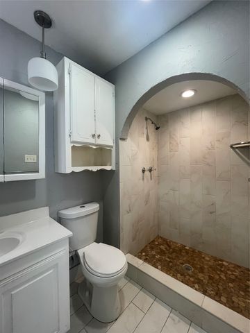 702 Pinehill Lane, Grand Prairie, TX 75052