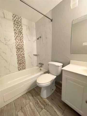 702 Pinehill Lane, Grand Prairie, TX 75052