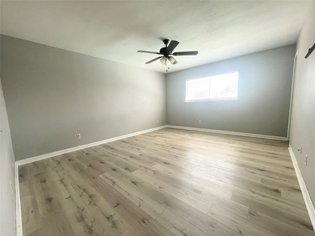 702 Pinehill Lane, Grand Prairie, TX 75052