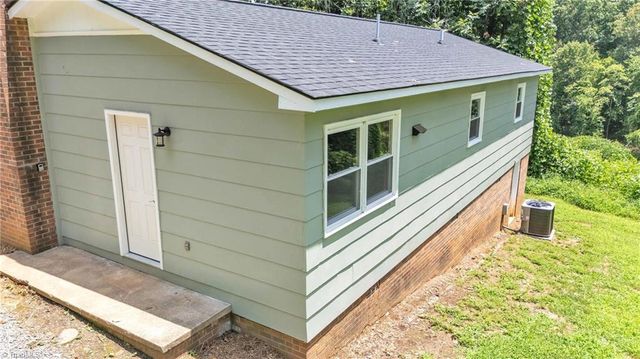 390 Hilltop Acres Street, North Wilkesboro, NC 28659