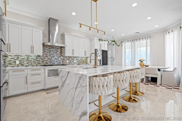 1706 Warwick Circle, Ardmore, OK 73401