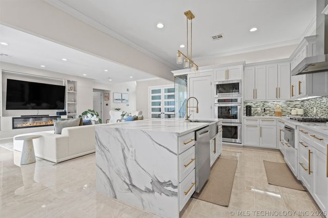 1706 Warwick Circle, Ardmore, OK 73401