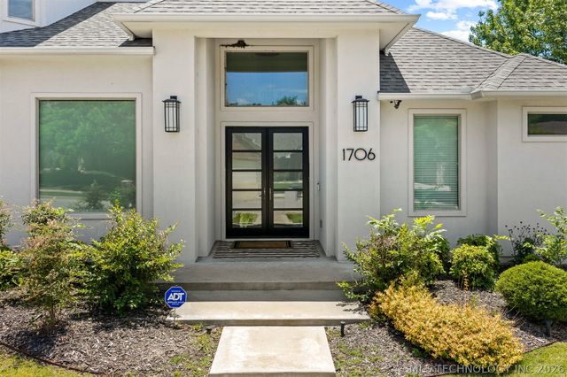 1706 Warwick Circle, Ardmore, OK 73401