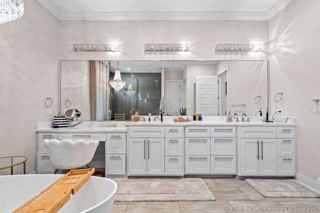 1706 Warwick Circle, Ardmore, OK 73401