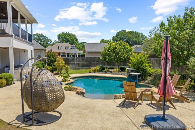 1706 Warwick Circle, Ardmore, OK 73401