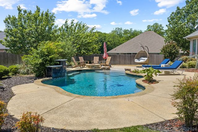 1706 Warwick Circle, Ardmore, OK 73401
