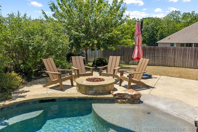 1706 Warwick Circle, Ardmore, OK 73401