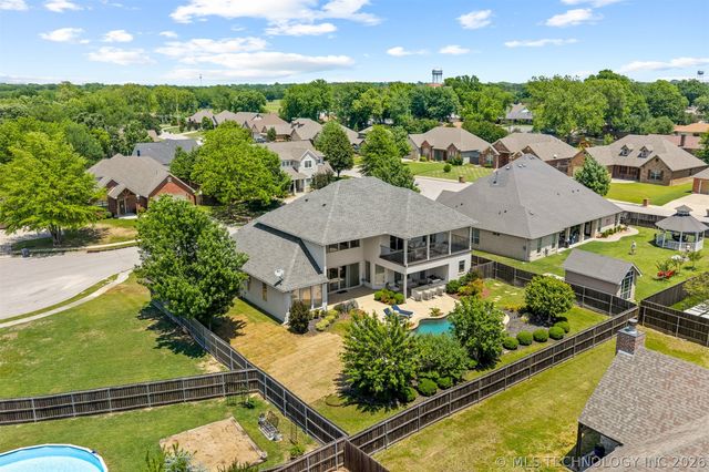 1706 Warwick Circle, Ardmore, OK 73401