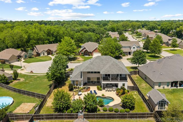 1706 Warwick Circle, Ardmore, OK 73401