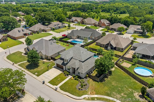 1706 Warwick Circle, Ardmore, OK 73401
