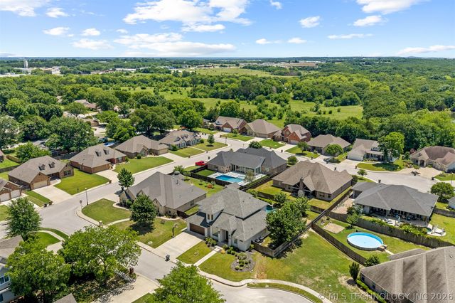 1706 Warwick Circle, Ardmore, OK 73401