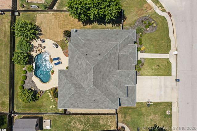 1706 Warwick Circle, Ardmore, OK 73401