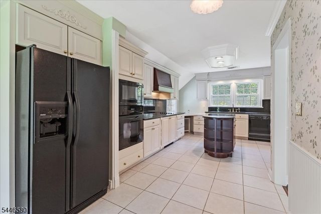 23 The Crossway, Kinnelon Boro, NJ 07405