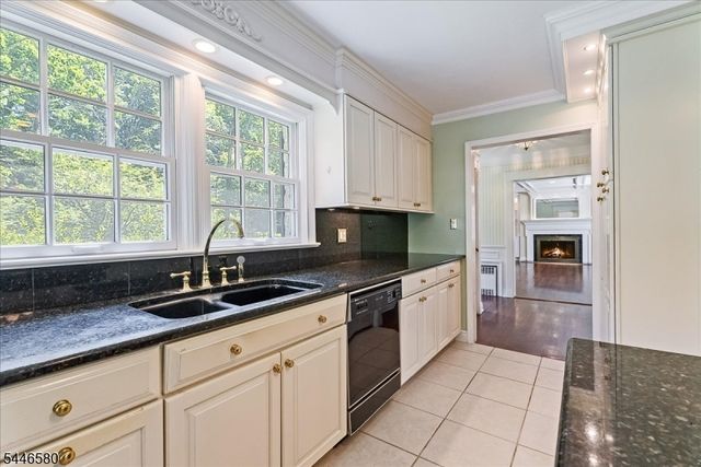 23 The Crossway, Kinnelon Boro, NJ 07405