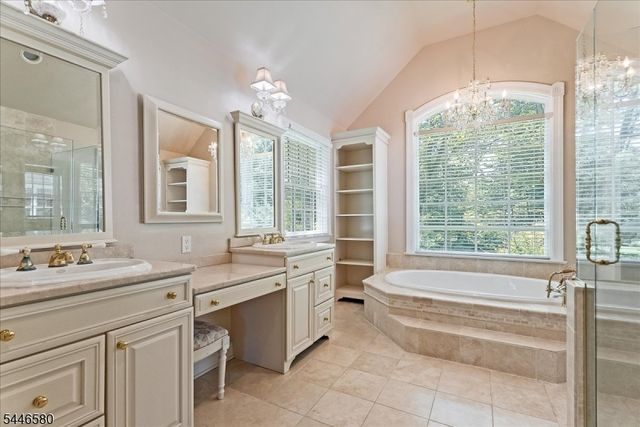 23 The Crossway, Kinnelon Boro, NJ 07405