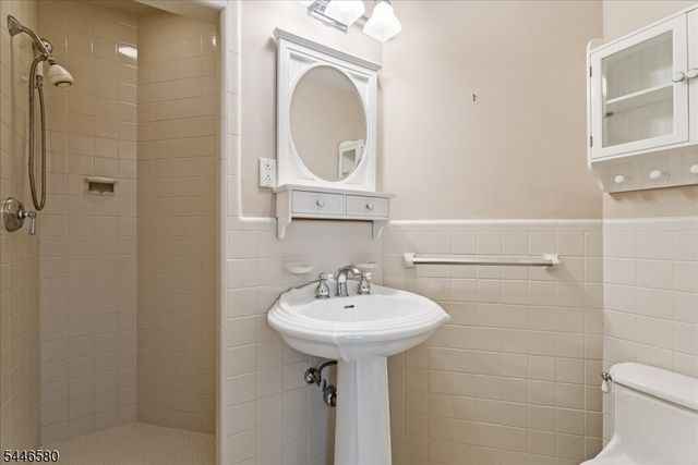 23 The Crossway, Kinnelon Boro, NJ 07405