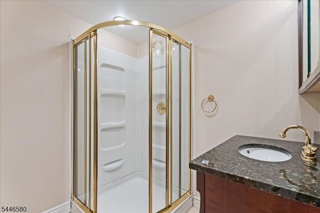 23 The Crossway, Kinnelon Boro, NJ 07405