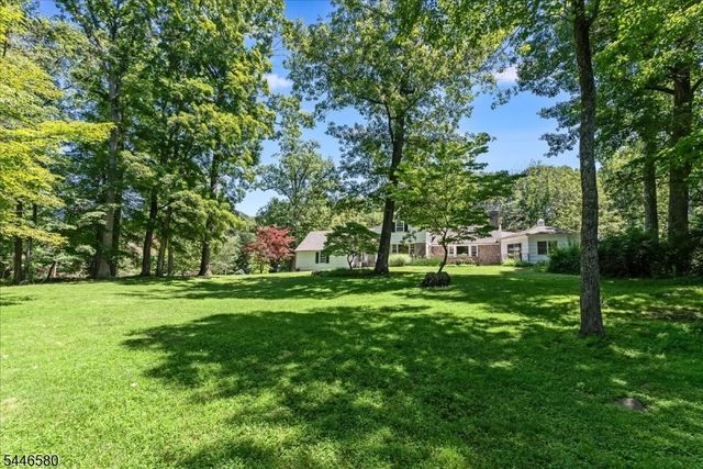 23 The Crossway, Kinnelon Boro, NJ 07405