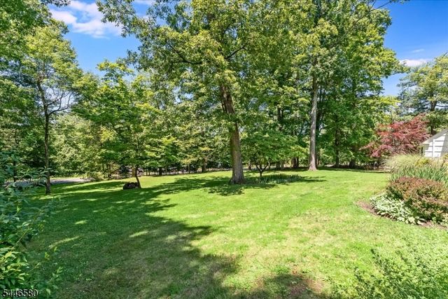 23 The Crossway, Kinnelon Boro, NJ 07405