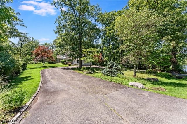 23 The Crossway, Kinnelon Boro, NJ 07405