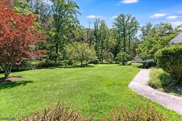 23 The Crossway, Kinnelon Boro, NJ 07405