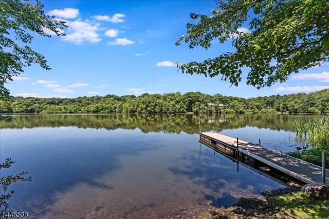 23 The Crossway, Kinnelon Boro, NJ 07405