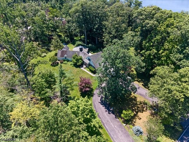 23 The Crossway, Kinnelon Boro, NJ 07405