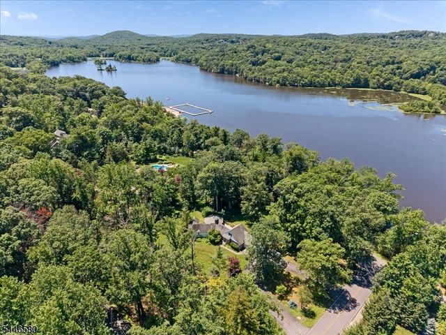 23 The Crossway, Kinnelon Boro, NJ 07405