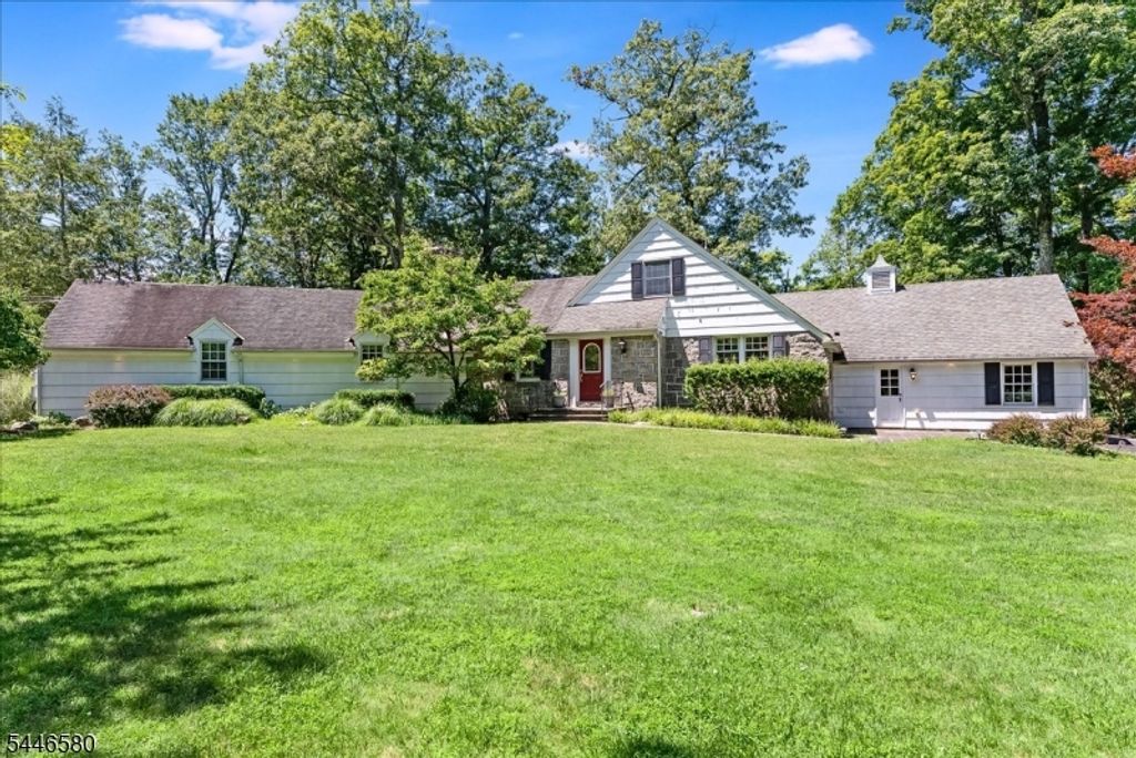 23 The Crossway, Kinnelon Boro, NJ 07405