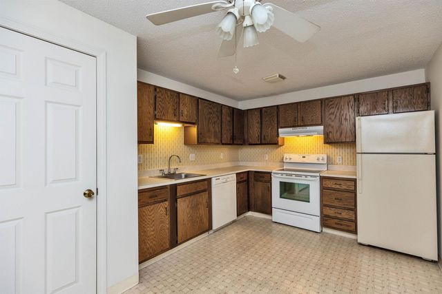 1 Northbrook Dr Unit 102, Manchester, NH 03102