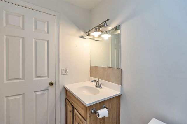 1 Northbrook Dr Unit 102, Manchester, NH 03102