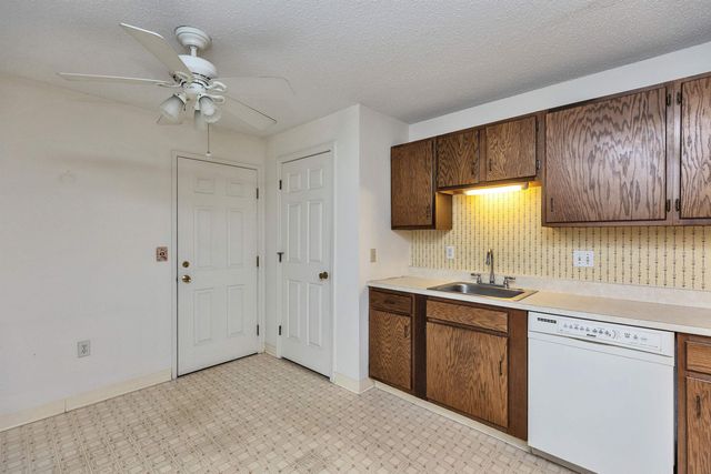 1 Northbrook Dr Unit 102, Manchester, NH 03102