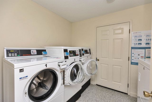 1 Northbrook Dr Unit 102, Manchester, NH 03102