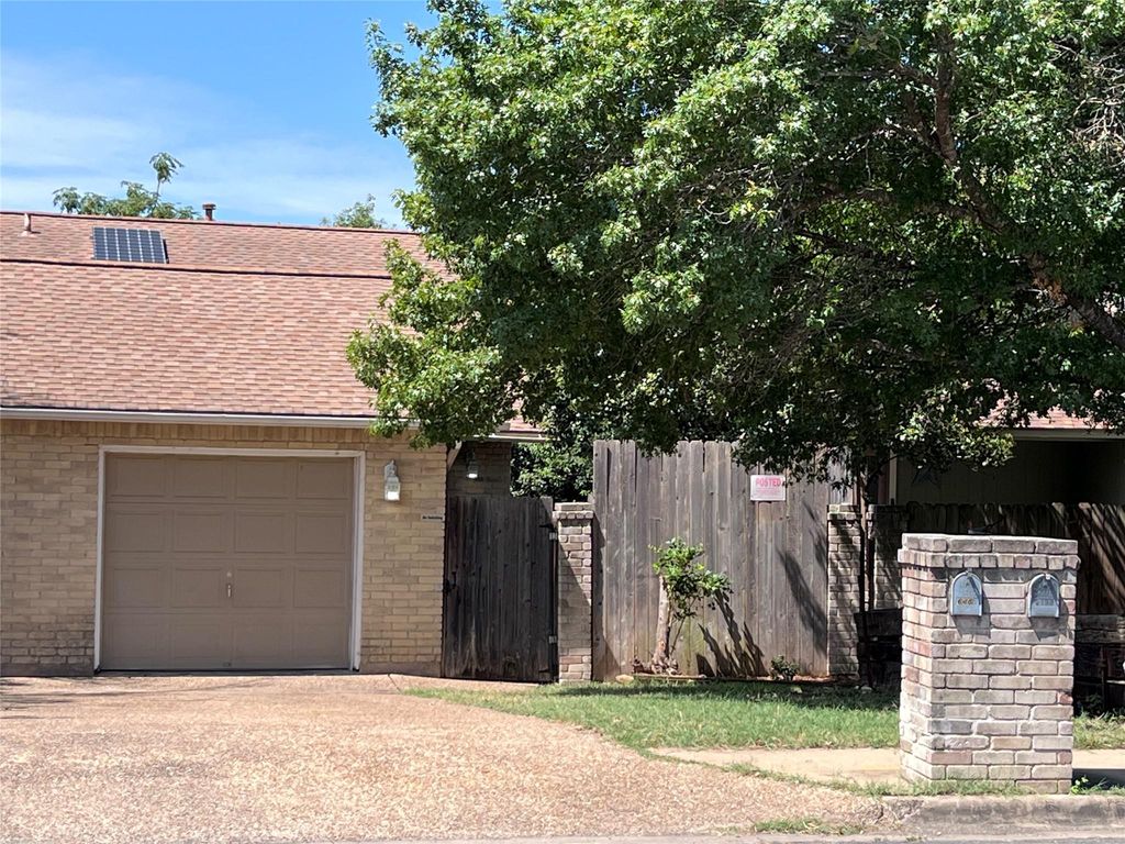 6490 HART LN, Austin, TX 78731