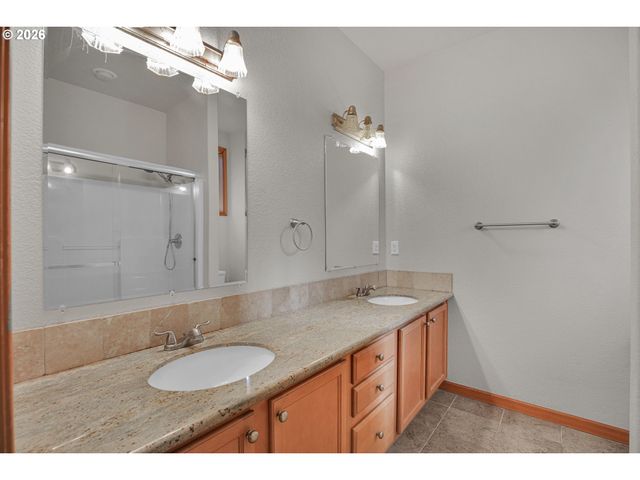 16528 Se TAYLOR St, Portland, OR 97233