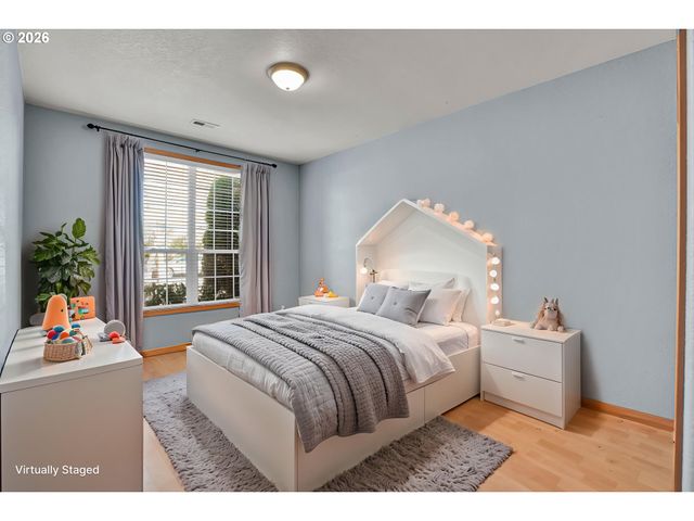 16528 Se TAYLOR St, Portland, OR 97233
