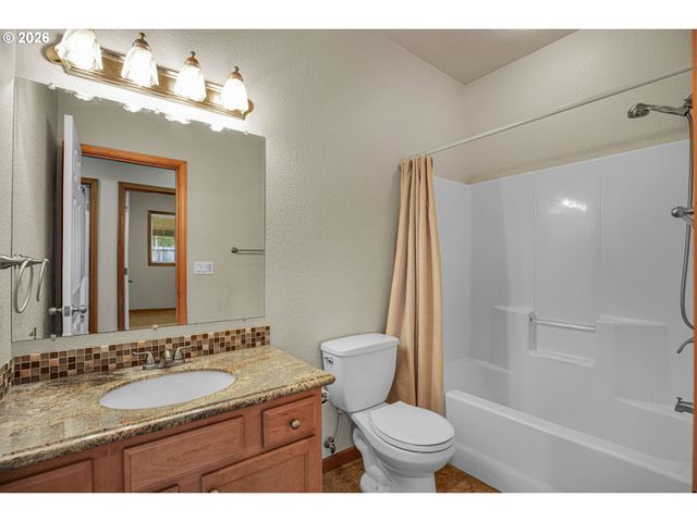 16528 Se TAYLOR St, Portland, OR 97233