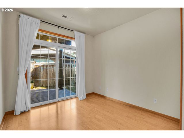 16528 Se TAYLOR St, Portland, OR 97233