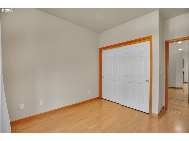 16528 Se TAYLOR St, Portland, OR 97233