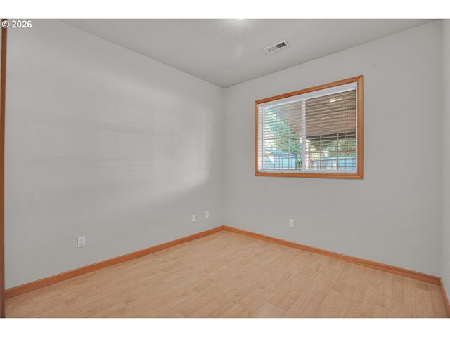 16528 Se TAYLOR St, Portland, OR 97233