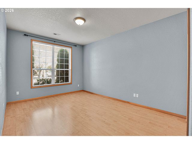 16528 Se TAYLOR St, Portland, OR 97233