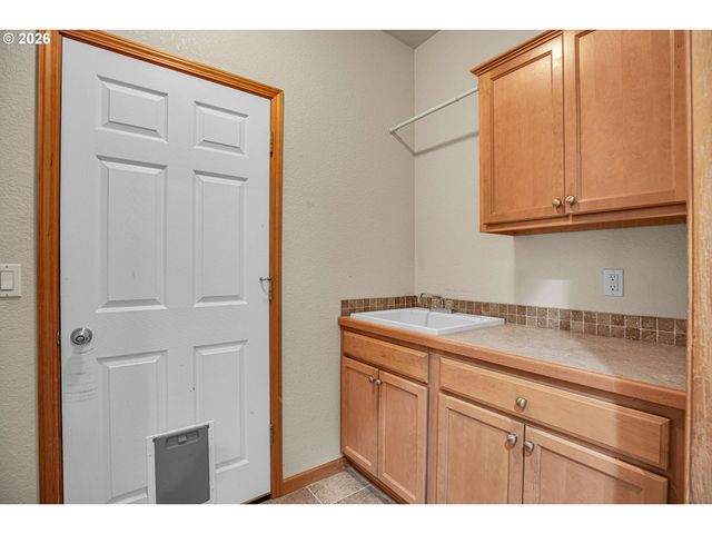 16528 Se TAYLOR St, Portland, OR 97233