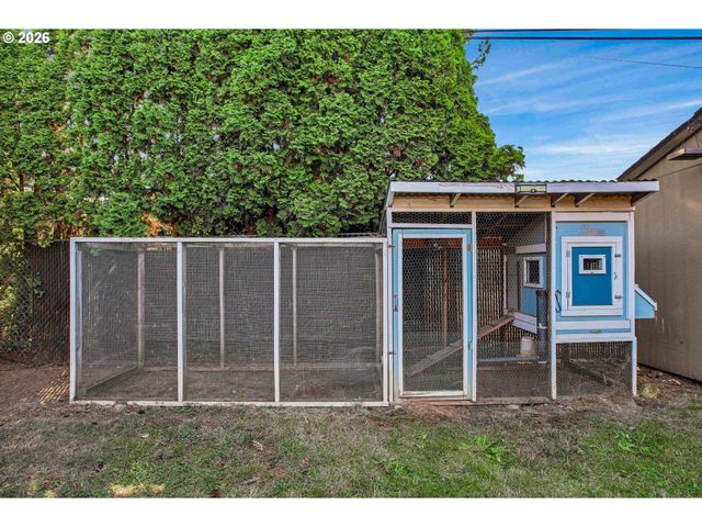 16528 Se TAYLOR St, Portland, OR 97233
